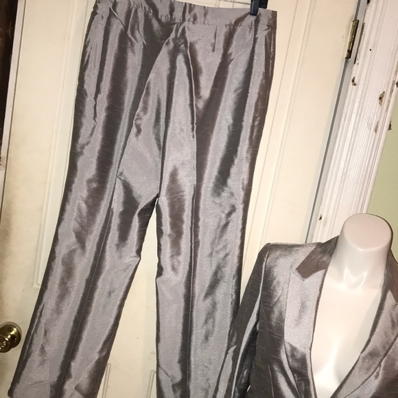 Suit - Picture 6 of 11